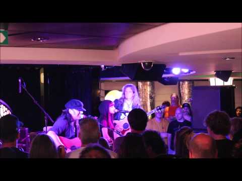 Gabriela, Michael Sweet & Joel Hoekstra - "Baby, I Love Your Way" (a Peter Frampton cover)