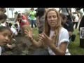 Sheryl Crow Does Some Gardening Before Concert