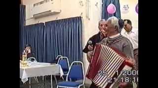 סיום מסיבת יום הולדת כפולה בנגינת אקורדיון ובמפוחית פה (ידידנו היקר משה רצון ז"ל) - התמונה מוצגת ישירות מתוך אתר האינטרנט יוטיוב. זכויות היוצרים בתמונה שייכות ליוצרה. קישור קרדיט למקור התוכן נמצא בתוך דף הסרטון