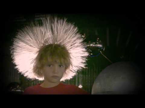 hair-raising static electricity Van-de-Graaff (explained)