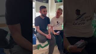 שורד השבי מתן אנגרסט מאזין לשיר הראשון שביקש לשמוע לאחר חזרתו מהשבי (חדשות ערוץ 7) - התמונה מוצגת ישירות מתוך אתר האינטרנט יוטיוב. זכויות היוצרים בתמונה שייכות ליוצרה. קישור קרדיט למקור התוכן נמצא בתוך דף הסרטון שורד השבי מתן אנגרסט מאזין לשיר הראשון שביקש לשמוע לאחר חזרתו מהשבי (חדשות ערוץ 7) - התמונה מוצגת ישירות מתוך אתר האינטרנט יוטיוב. זכויות היוצרים בתמונה שייכות ליוצרה. קישור קרדיט למקור התוכן נמצא בתוך דף הסרטון