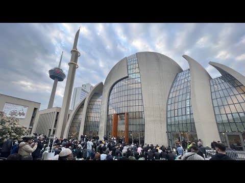 Falja e namazit (farz) në xhami është obligim apo e rekomanduar?