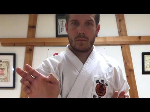 Kakie Uke (open hand circular block) for karate practitioners.