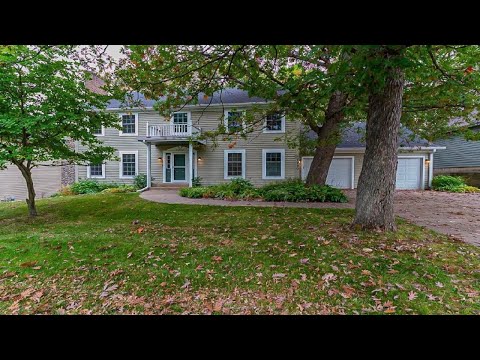 7720 133rd Street W, Apple Valley, MN Presented by Mike Bernier.