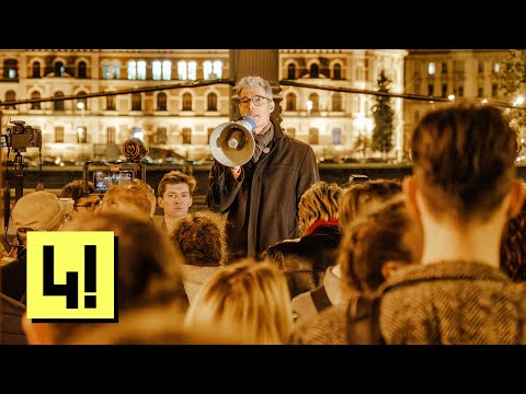 „Ádám Zoltánt vegyék vissza” - diákjai tüntettek a kirúgott Corvinus-docens mellett