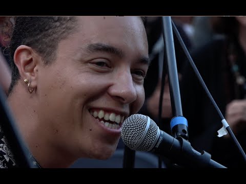 Radha Krishna Kirtan - Vijay Krsna (KIRTANIYAS) & Vraj Mohan