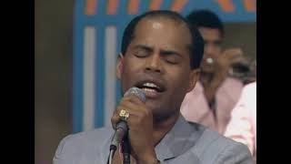 De Color de Rosa Lyrics English Translation