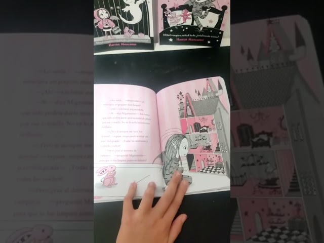 Vídeo relacionado con Isadora Moon 10 - Isadora Moon y el hada de los dientes: ¡Un libro mágico con purpurina en la cubierta! (Harriet Muncaster)