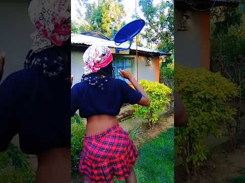 KIUONO MANENOZ! Kenyan Lady dancing to Fally Ipupa Eloko Oyo