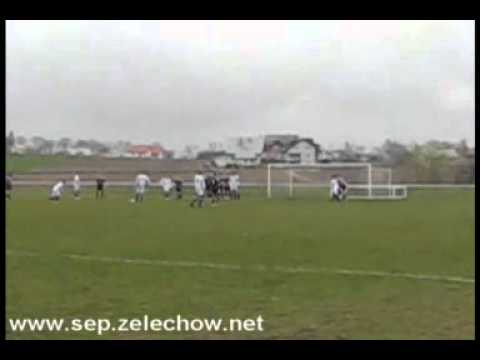 2008.04.20 Sęp Żelechów - Victoria Kałuszyn: rzut wolny w wykonaniu Michała .R. Skwarka