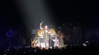 I hate everything about you - Three Days Grace (LIVE) Calgary, Alberta