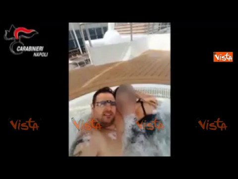 Napoli, boss agli arresti domiciliari posta su Facebook i selfie della crociera e torna in galera