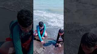 Download lagu Having fun by the sea mp3 Download lagu Having fun by the sea mp3