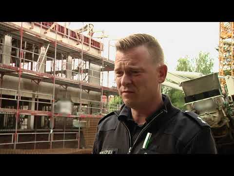 Bauarbeiter von Betonpumpe erfasst