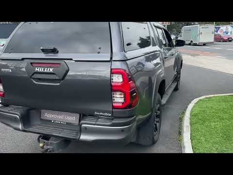 Toyota Hilux 2.8 Invincible with Extra's - Image 2