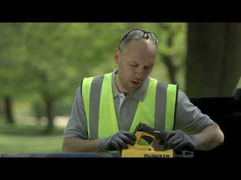 Akumuliatorinis lapų pūstuvas Dewalt DCM562P1 video