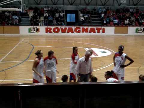 Coach Gualtieri cazzia le giocatrici di Biassono