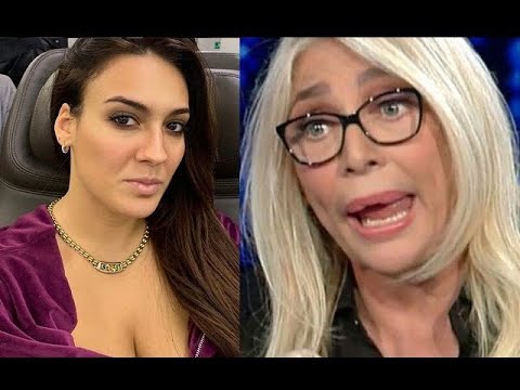 Francesca Manzini torna a imitare Mara Venier: “Ha preso il Volo” (Video). Come la...