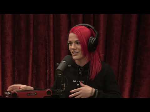 JRE MMA Show #140 with Gillian Robertson