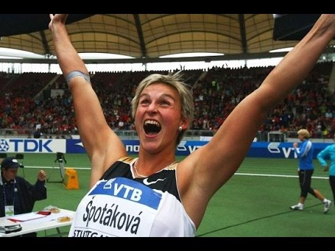 Barbora Spotakova / Sets World Record / Women's Javelin Throw / 72.28