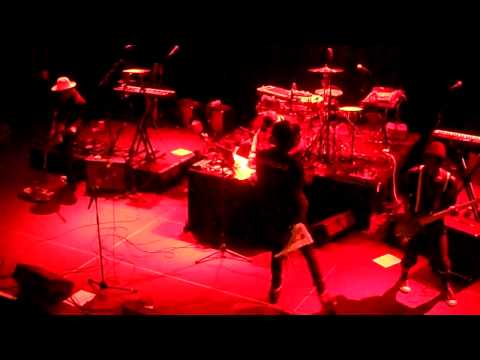 Theophilus London - I Stand Alone (Live)