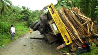 preview picture of video 'Overloaded logging truck dumps a load and flips'