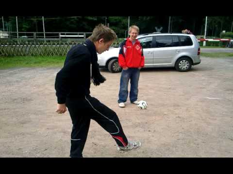 Sportfreunde Chemnitz-Süd   Markus jongliert vorm Einsiedel Spiel