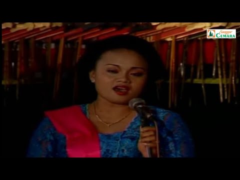 PALARAN POCUNG Pl.6. Alm. Nyi Suwarni. Pesinden bersuara emas andalan Ki Manteb Sudarsono.