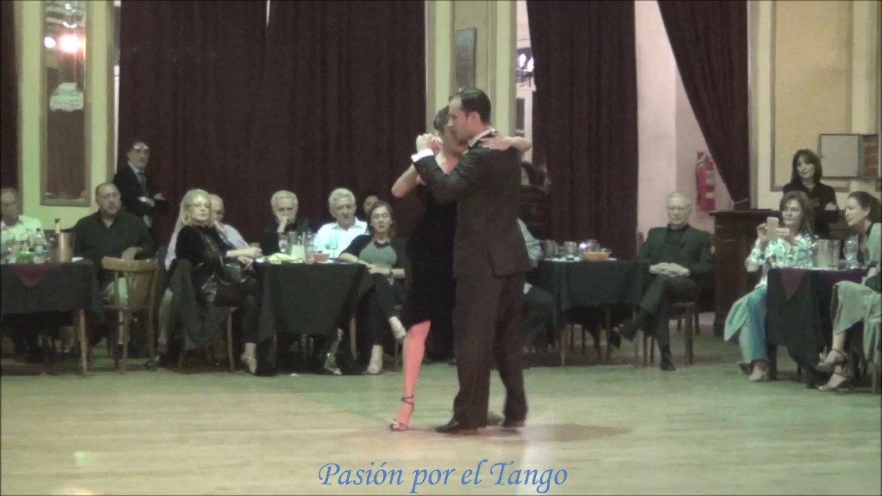 VANESA VILLALBA y FACUNDO PIÑERO Bailando el Tango FRENTE AL MAR en YIRA YIRA MILONGA