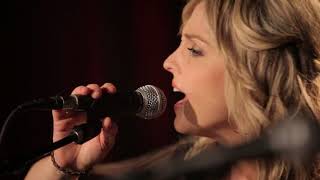 Sunny Sweeney - From A Table Away (Live)