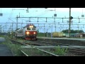 Trains in Mellerud 3-8-2016 Op de laatste dag van onze zomervakantie in Zweden in 2016 besloot ik nog even een bezoekje te brengen aan Mellerud.
Helaas stoof de goederentrein die ik wilde filmen te vroeg voorbij en kon ik