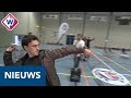 Studenten proberen zich te plaatsen voor WK Papieren Vliegtuigjes Gooien - OMROEP WEST