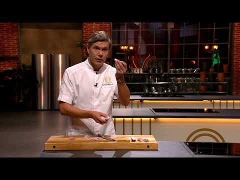 Så hackar du lök riktigt fint - Tommy Myllymäki visar hur!