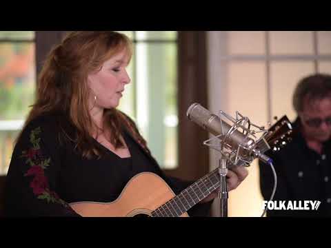 Folk Alley Sessions at 30A: Gretchen Peters - "The Boy From Rye"