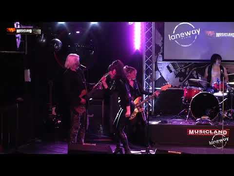 DollSquad - My Thing (live Music Video)