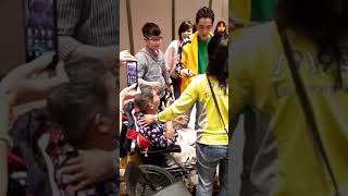 20180715 讓騰為你唱情歌 蕭敬騰Jam Hsiao 歌迷見面會 阿騰親自走下台上前關心與簽名~ 感動~