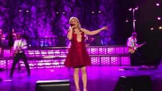 Kelly Clarkson Wrapped In Red at the Venetian (10.30.13)