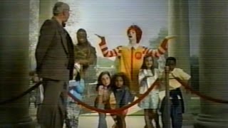 McDonald's (2001) - Put A Smile On 'Museum' Commercial