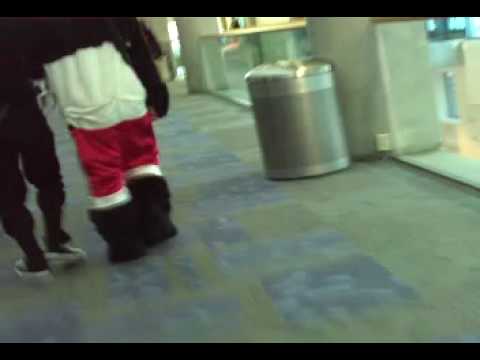 Fanime 2010: walking down the hall and seeing crabs