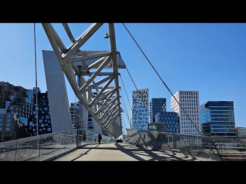Akrobaten Bru - Oslo Bridge That goes over the Central Train Station (Norway)