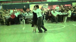 LUCILA BARDACH y MARCELO LAVERGATA Bailando el Tango HAY QUE ACOMODARSE  en la Milonga EL PISOTON