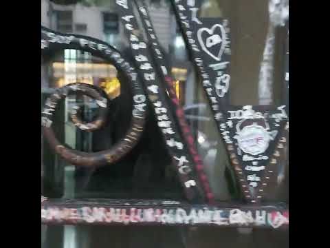 La esquina de Charly Garcia. Coronel Diaz y Santa Fe. Homenaje gráfico de miles de sus fans.