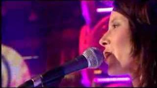 Nerina Pallot - Everybody&#39;s Gone to War (Live @ TOTP)