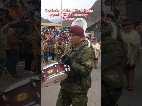 La banda la brigada patria 9 de Latacunga Cotopaxi Ecuador