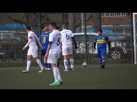 Özkan Beyazit trifft zum 2:0 für den SSV  Witzenhausen gegen den TSV Holtensen.