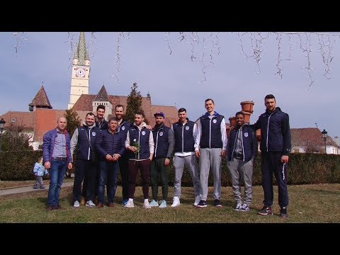 Baschetbaliștii de la CSM Mediaș au oferit flori de 8 Martie | novatv.ro
