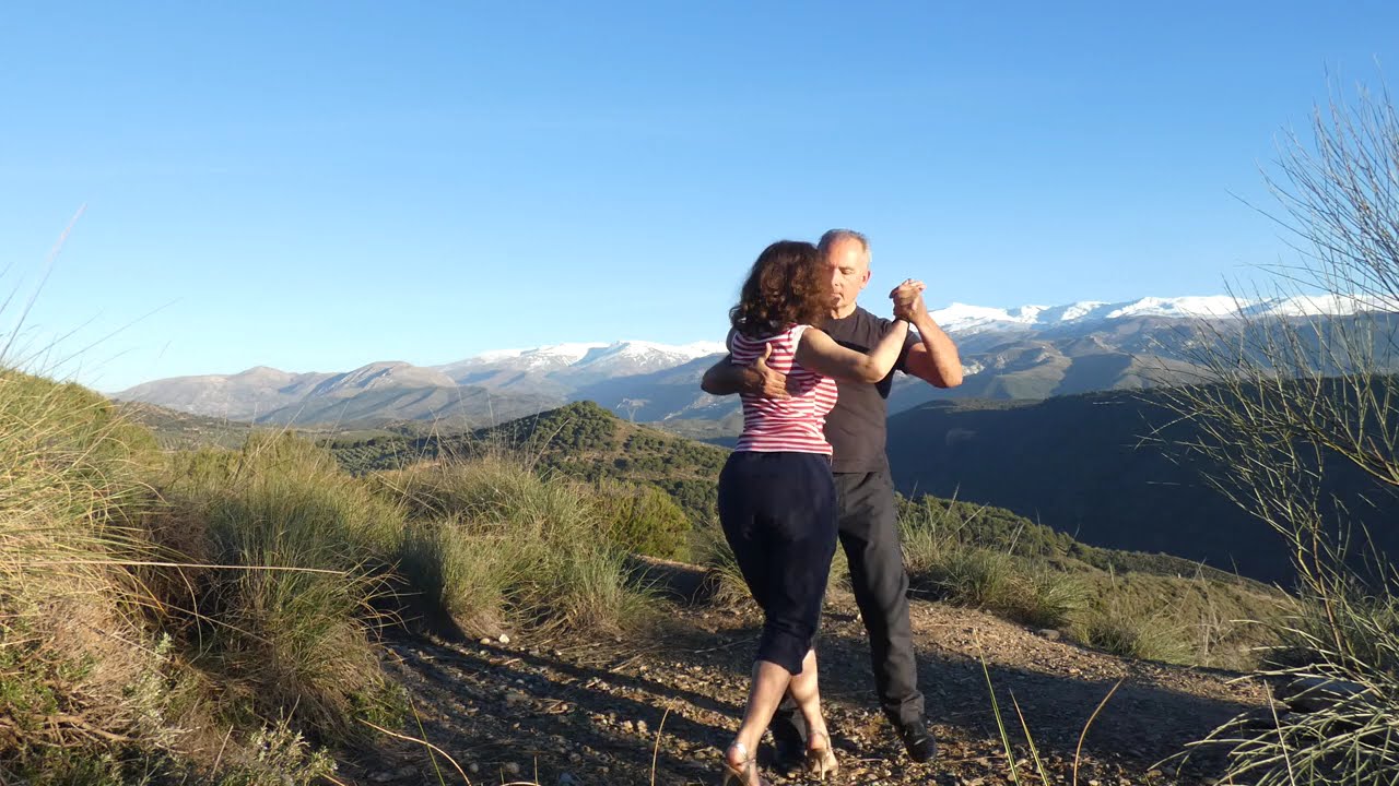 Video thumbnail for Juana García y Julio Robles - "Sangre de  mi sangre"