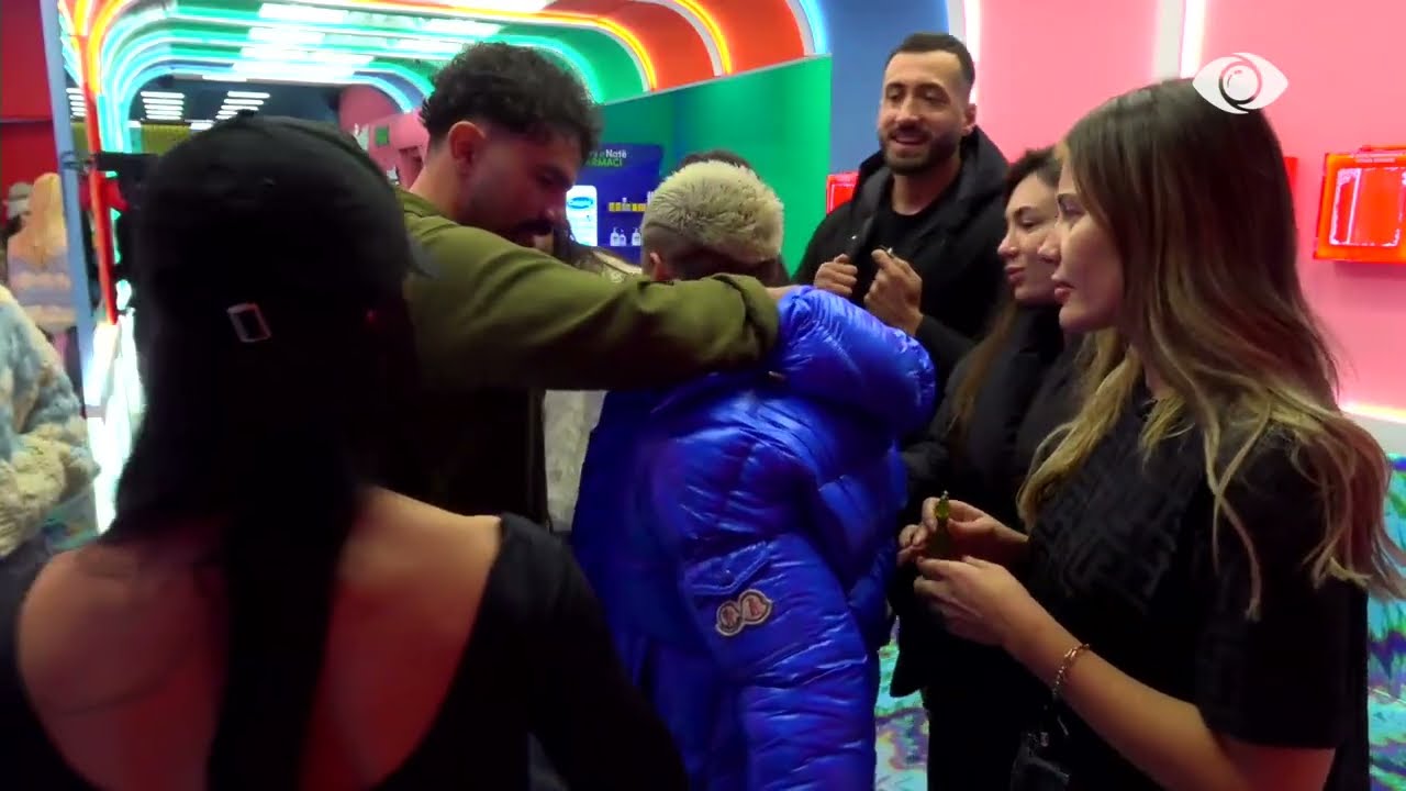 “Nuk ka shans”/ Banorët diskutojnë me Gjestin për vendimin e tij