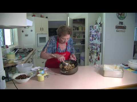 MARINA'S  KITCHEN. ---PINEAPPLE  BOILED XMAS CAKE