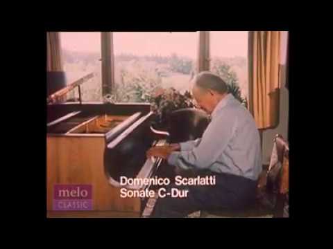 Wilhelm Kempff plays Scarlatti's Sonata in C major K.159 at his house in 1975 (Video)